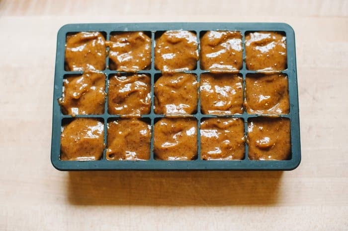 6 Ways to Freeze Homemade Baby Food Purees | Silicone Ice Cube Trays | Freeze baby food, freeze baby food ice cubes, freeze baby food ideas