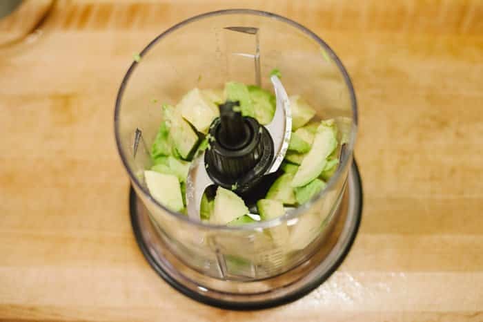 How to Make Avocado Puree - Homemade Baby Food | Avocado puree baby, avocado puree for baby, avocado puree baby food, avocado puree baby food how to make