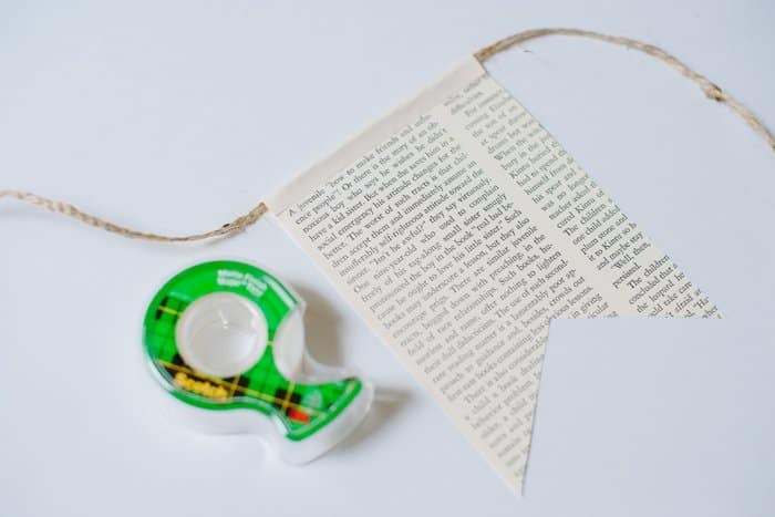 DIY Book Page Bunting Garland - How to make a book page banner - Book page garland diy, Book Page Crafts, Book Page Art