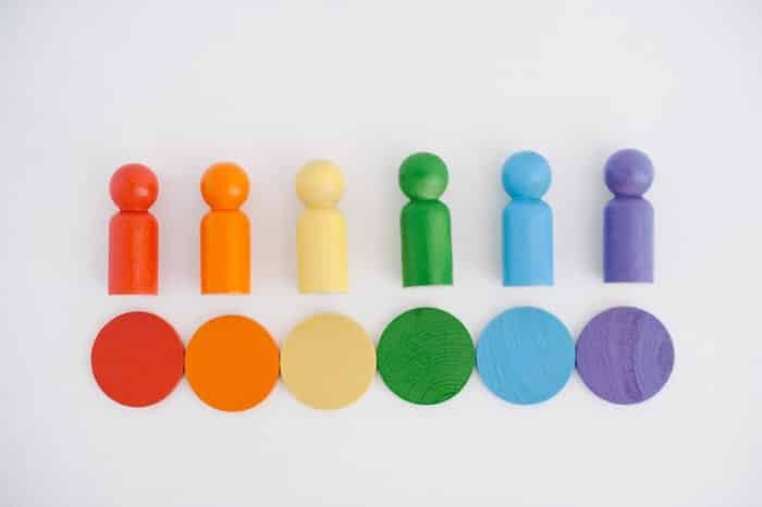 Rainbow wooden peg dolls for children