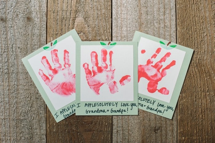 I APPLEsolutely Love You - Kids Handprint Art Idea! | Kids Art, Kids Crafts Ideas, Handprint Crafts, Kids Handprint Art Apple, Apple Handprint Art
