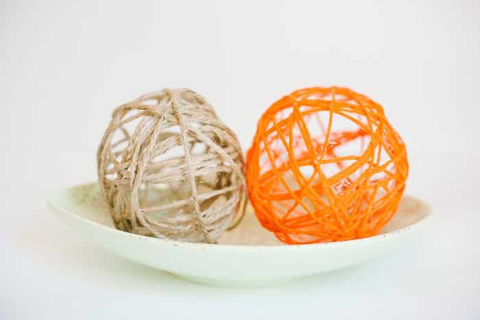 Cute yarn balls made with balloons