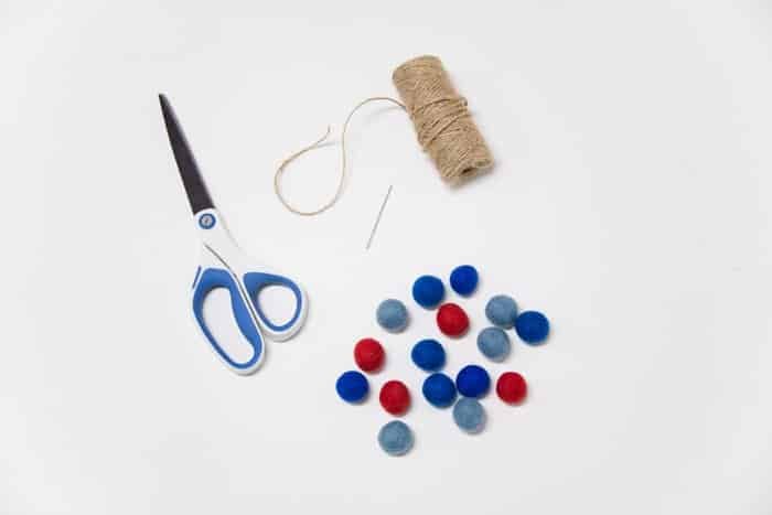 How to Make a Fourth of July Felt Ball Garland - Easy 4th of July Decor Ideas