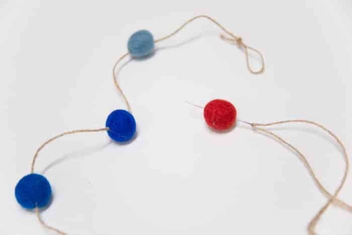 How to Make a Fourth of July Felt Ball Garland - Easy 4th of July Decor Ideas