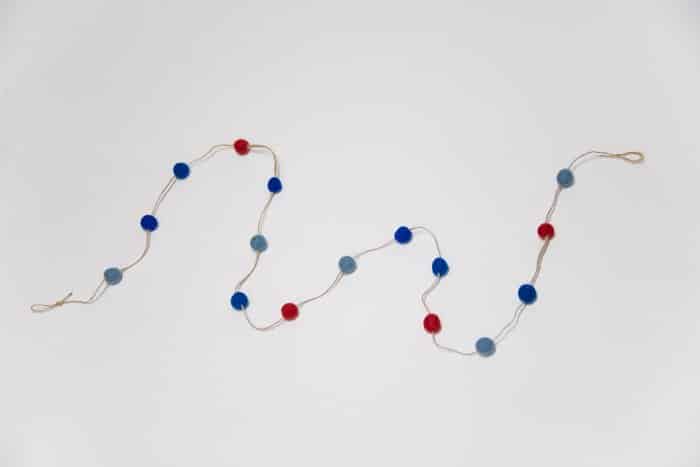 How to Make a Fourth of July Felt Ball Garland - Easy 4th of July Decor Ideas