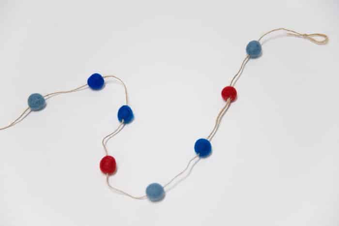 How to Make a Fourth of July Felt Ball Garland - Easy 4th of July Decor Ideas