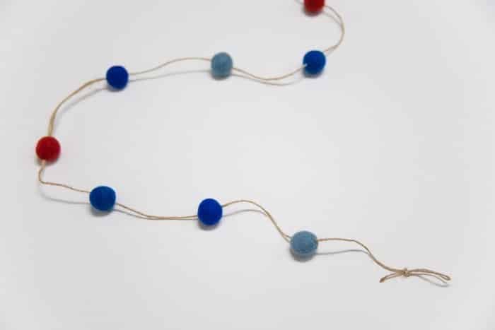 How to Make a Fourth of July Felt Ball Garland - Easy 4th of July Decor Ideas