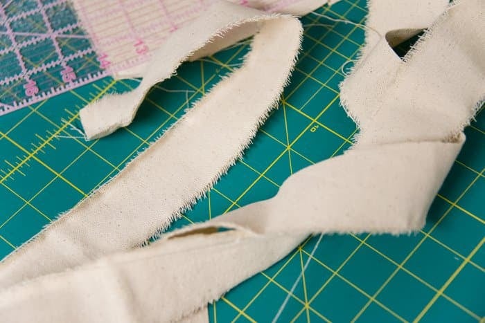 How to Make a DIY Fabric Garland with Strips of Fabric Scraps