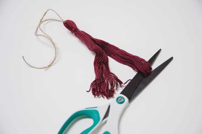 How To Make Tassels // DIY Tassel Out Of YARN Or Embroidery Thread