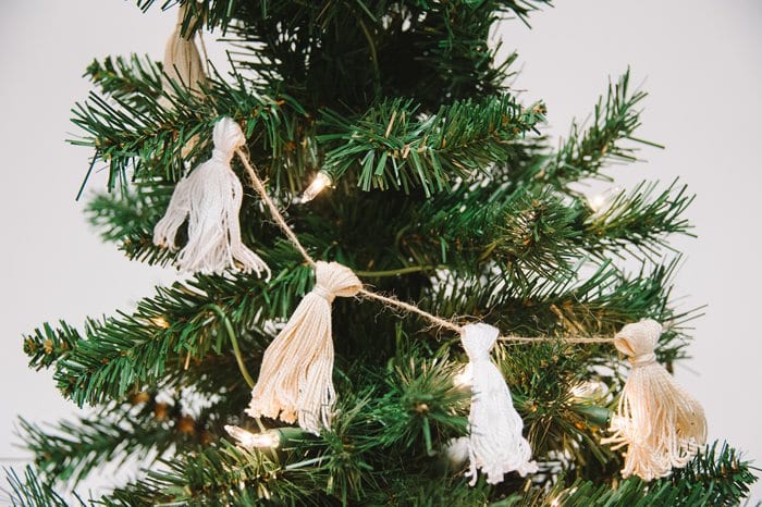 elegant christmas garland idea for mantel or tree