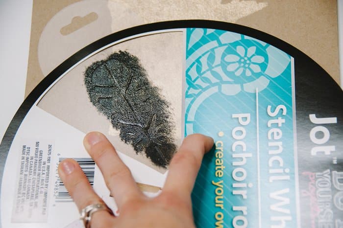 stencil a feather onto paper