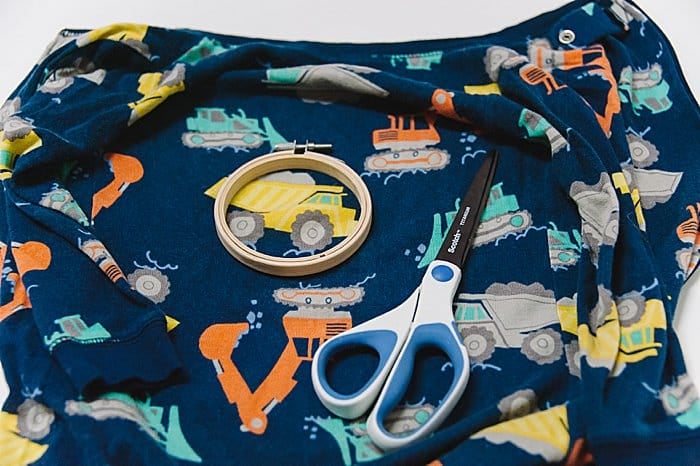 Day 14_ How to Make a Keepsake Fabric Embroidery Hoop Ornament _ The 30 Days of Ornaments Project
