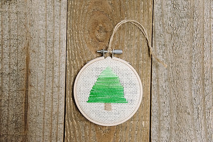 Day 17: Ombre Christmas Tree Embroidery Hoop Ornament | The 30 Days of Ornaments Project