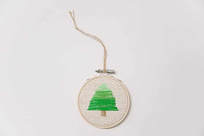 Day 17: Ombre Christmas Tree Embroidery Hoop Ornament | The 30 Days of Ornaments Project