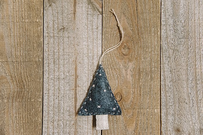 Day 22_ How to Make a Handsewn Felt Christmas Tree Ornament _ The 30 Days of Ornaments Project