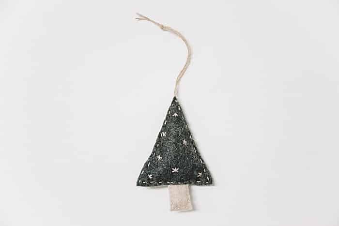 Day 22_ How to Make a Handsewn Felt Christmas Tree Ornament _ The 30 Days of Ornaments Project