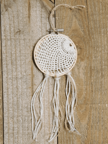 Day 15: How to Make a Doily Dreamcatcher Ornament | The 30 Days of Ornaments Project