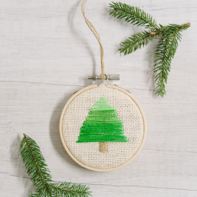 Day 17: Ombre Christmas Tree Embroidery Hoop Ornament | The 30 Days of Ornaments Project