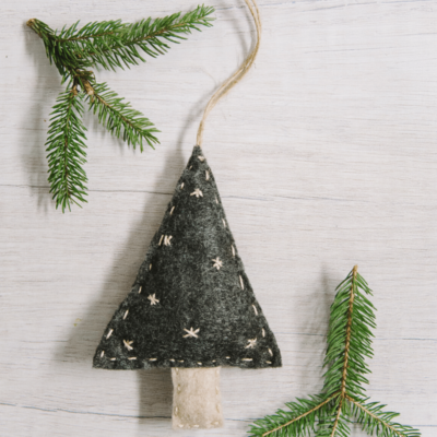 Day 22: How to Make a Handsewn Felt Christmas Tree Ornament | The 30 Days of Ornaments Project