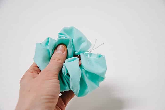 making a DIY scrunchie