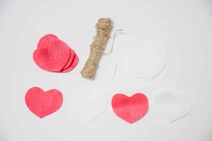 How to Make a Felt Valentine Heart Garland | DIY Valentine Garland Ideas