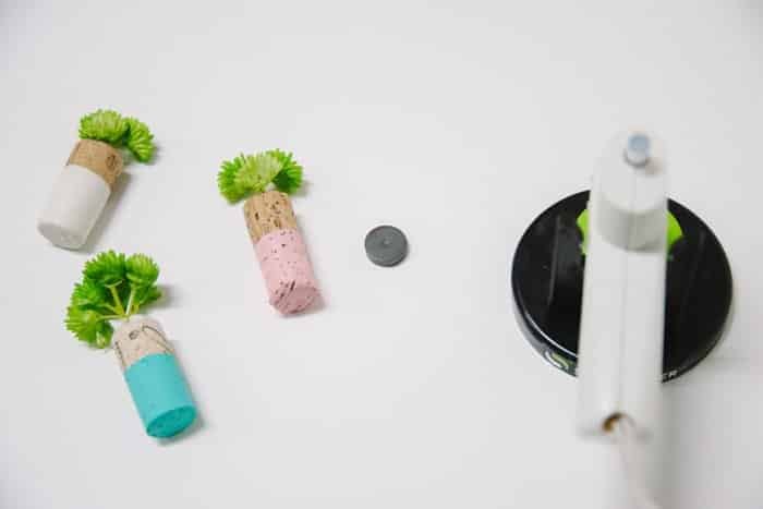 How to make DIY wine cork magnets