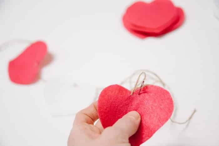 How to Make a Felt Valentine Heart Garland | DIY Valentine Garland Ideas