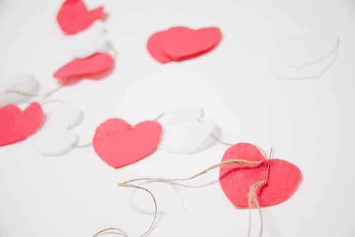 How to Make a Felt Valentine Heart Garland | DIY Valentine Garland Ideas