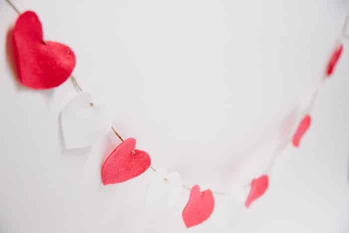 How to Make a Valentine Garland of Hearts - Valentine's Day Crafts