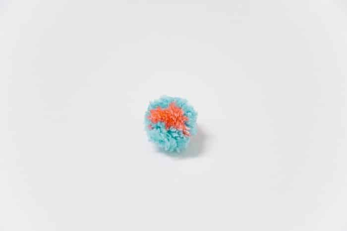 eyeball pom pom diy