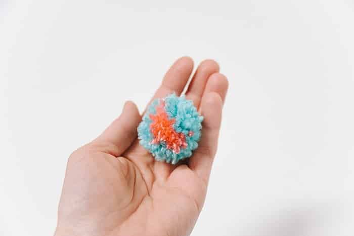 how to make a pom pom with color variation