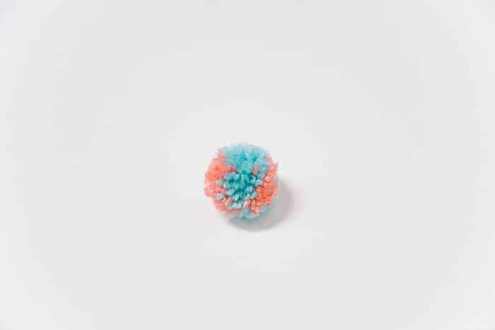 how to make a pom pom with more than one color