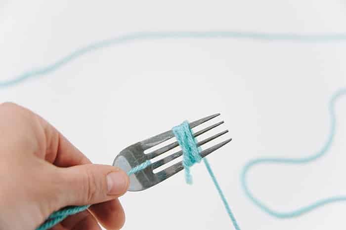 how to make a pom pom with a fork step by step