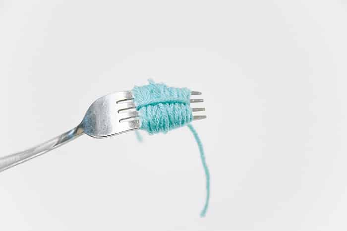 diy mini pom poms fork