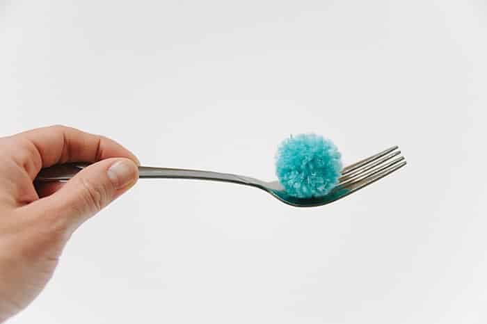 how to make diy pom poms with a fork