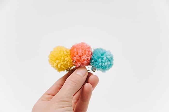 pom pom barrette diy