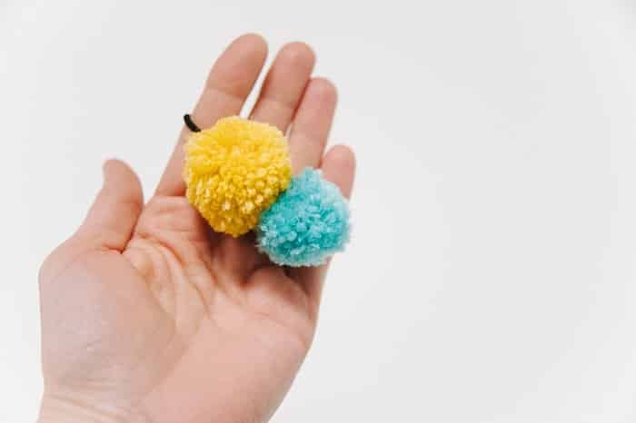 how to make diy pom pom hair ties