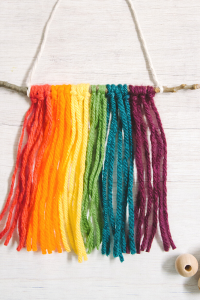 Mini DIY Yarn Wall Hanging Ornament _ Christmas Ornament Ideas
