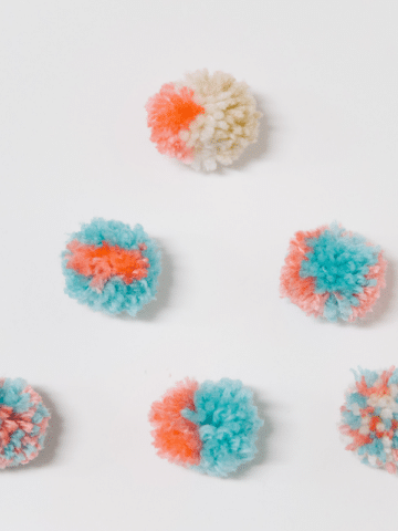 How to Make Multi-Colored Pom Poms _ Easy Yarn Pom Pom Variations