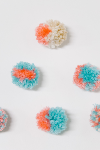 How to Make Multi-Colored Pom Poms _ Easy Yarn Pom Pom Variations