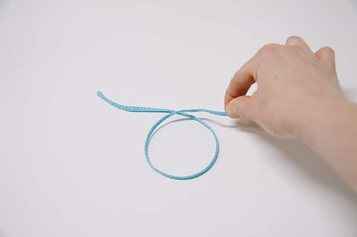 loop cord to make a sliding knot