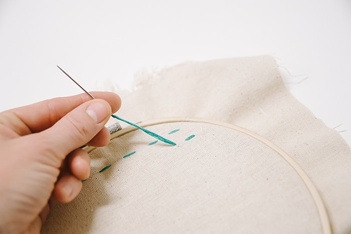 how to do a back stitch for embroidery