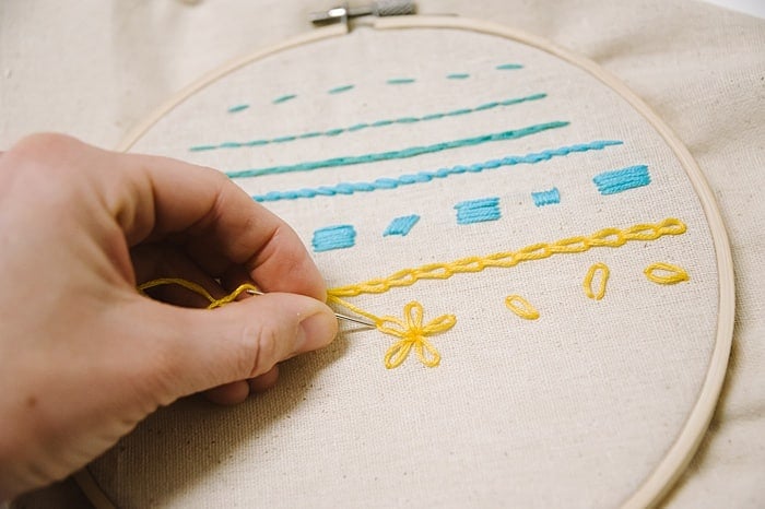 make a lazy daisy embroidery stitch