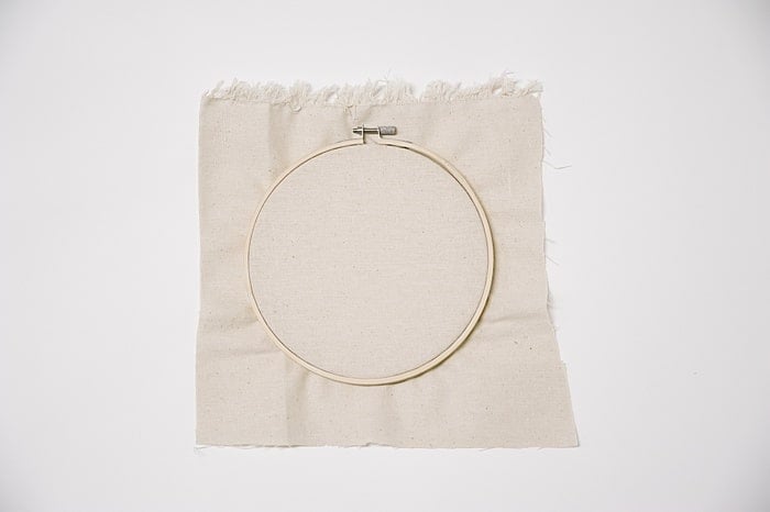 how to use an embroidery hoop