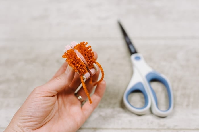 cut all yarn loops free in pom maker