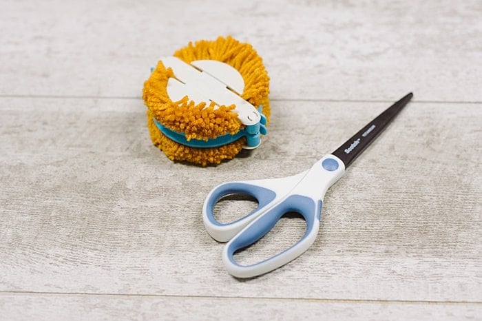 large pompom maker
