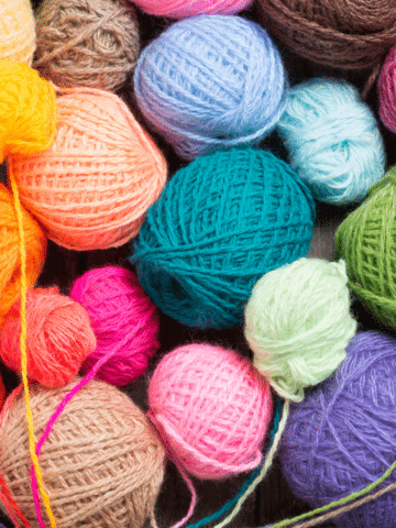 knitting vs crochet | what's the difference between crochet and knitting