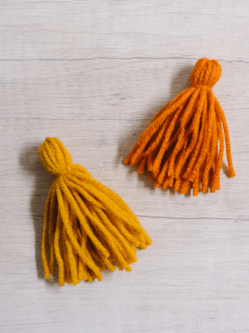 how to make yarn tassels