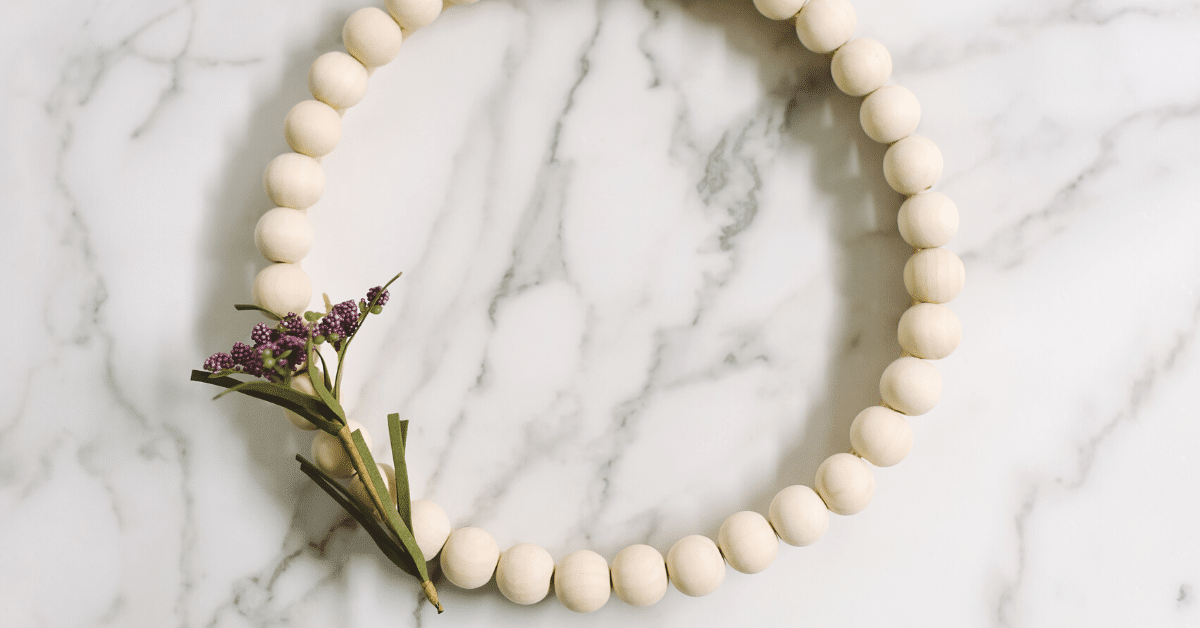 How to Make a Wreath with Wooden Beads | DIY Wood Bead Wreath