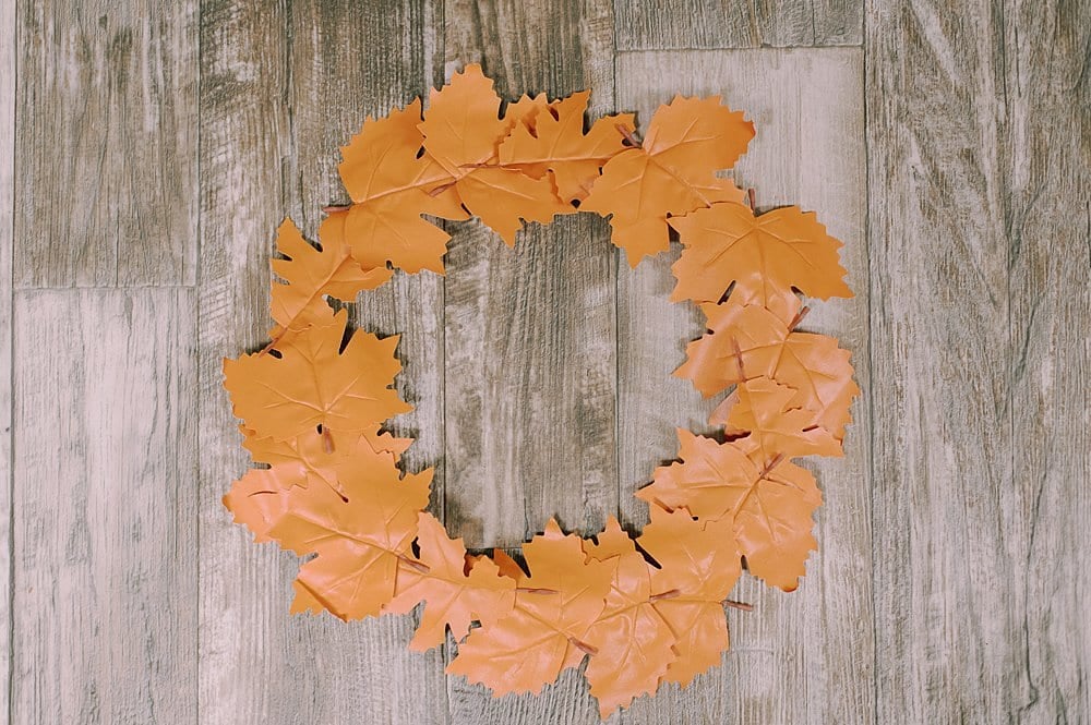 how to make a faux leather leaf wreath for fall decorations